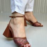_SANDALIA COM DETALHE EM TELA_
