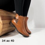 Bota Cano Curto em COURO c/ detalhe em cadarço na parte traseira + salto bloco 3CM + bico fino  👩🏻‍💻Código: DT0050
