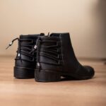Bota Cano Baixo Detalhe Cadarço Forma Normal  Codigo 153.
