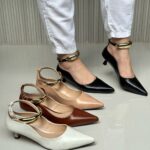 SCARPIN LUXO COM ENFEITE MEIA LUA DOURADO E SALTO DE 2CM