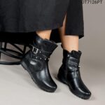 Bota Cano Curto Sintética c/ aplicações de Spike + fivela + solado reto  ‼FORMA PADRÃO  💻 DT7126 (cópia)