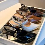 _SCARPIN CHANEL SALTO FINO E DETALHE DE MAXI ESFERA_